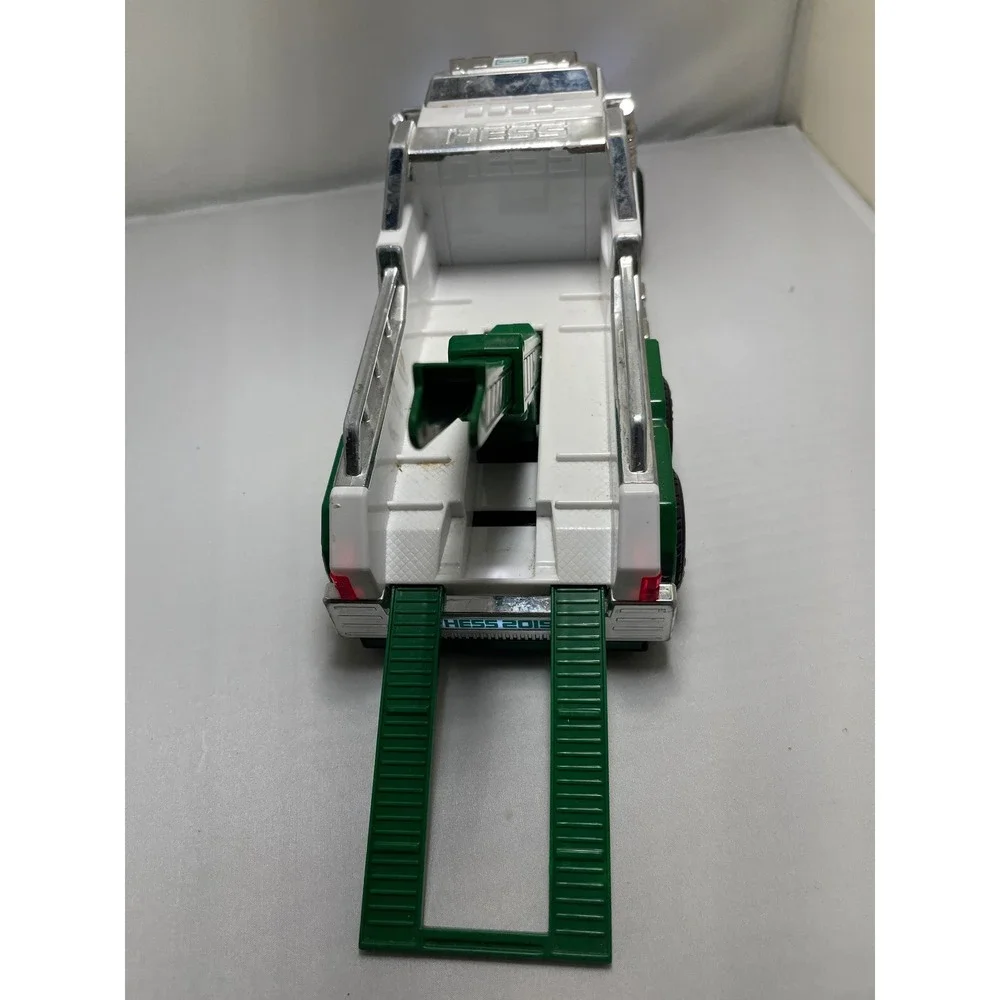 Hess Tow Truck Kids White‎ Green Plastic Classic 2019 Working Lights Collectible